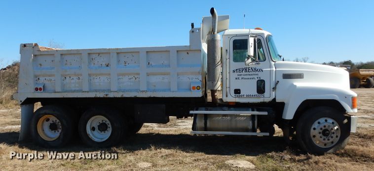 image for item DI8650 1994 Mack CH613  dump truck