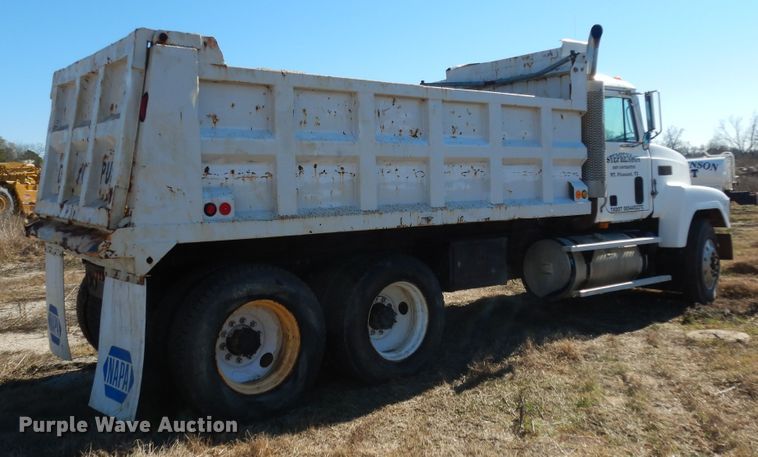 image for item DI8650 1994 Mack CH613  dump truck