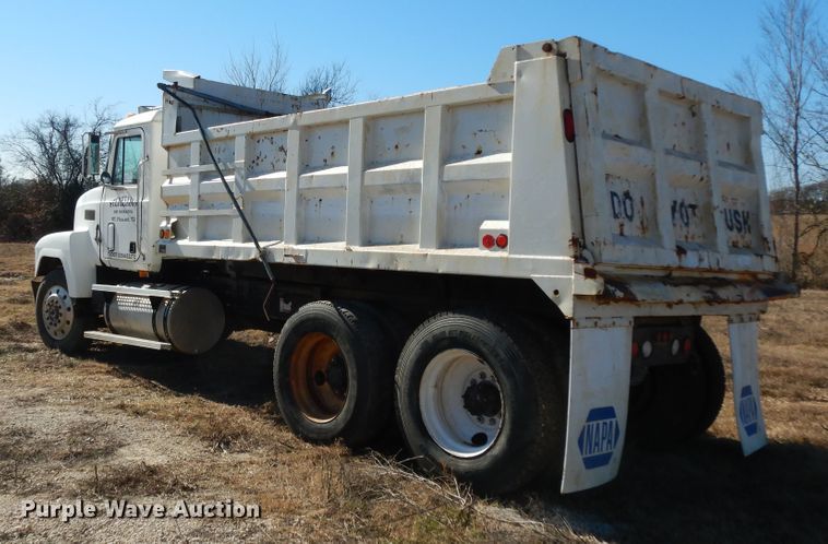 image for item DI8650 1994 Mack CH613  dump truck