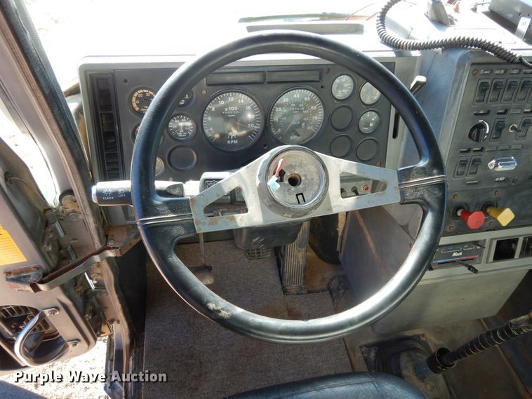 image for item DI8650 1994 Mack CH613  dump truck