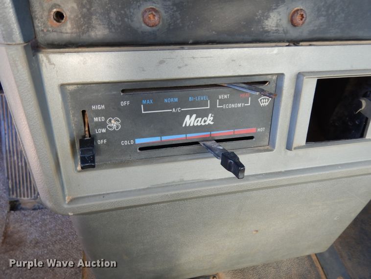 image for item DI8650 1994 Mack CH613  dump truck