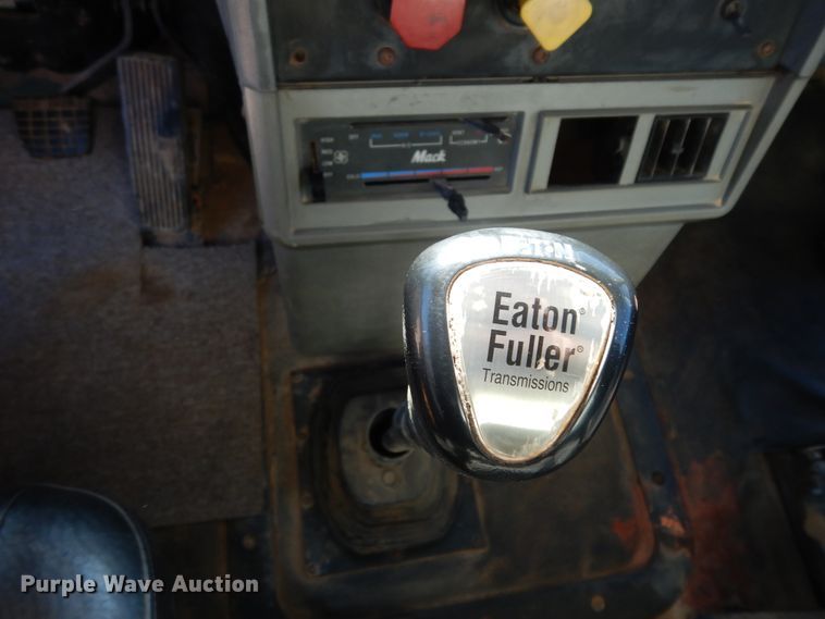 image for item DI8650 1994 Mack CH613  dump truck