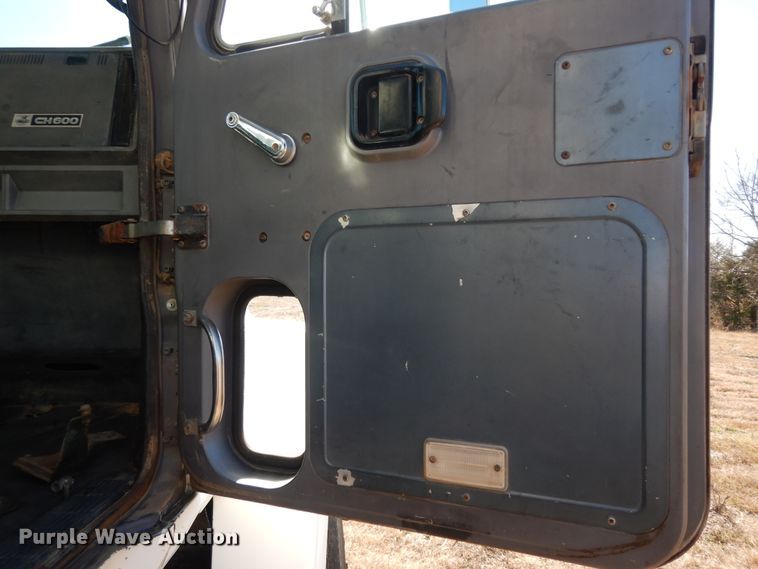 image for item DI8650 1994 Mack CH613  dump truck