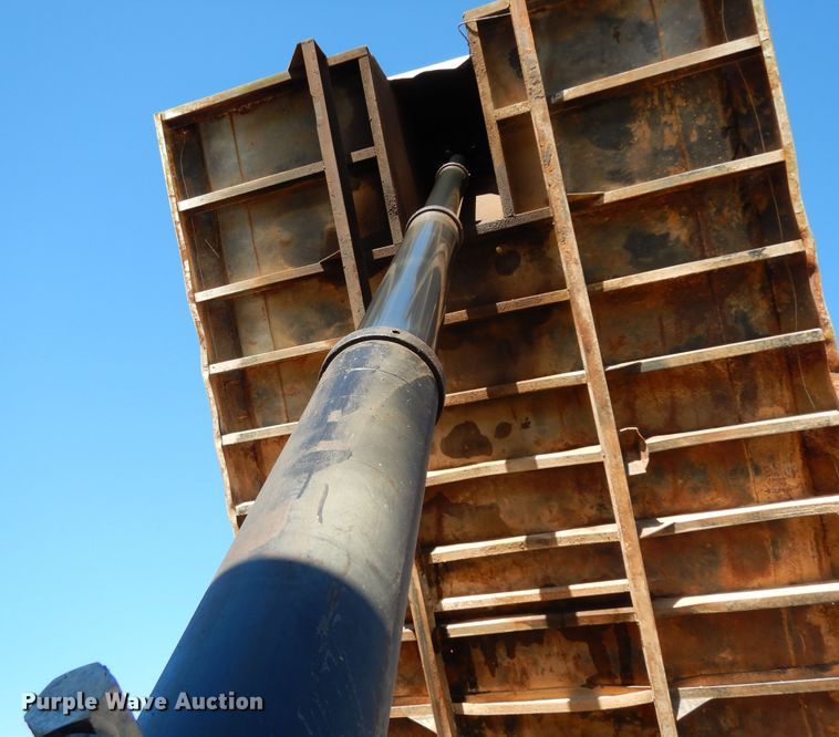 image for item DI8650 1994 Mack CH613  dump truck