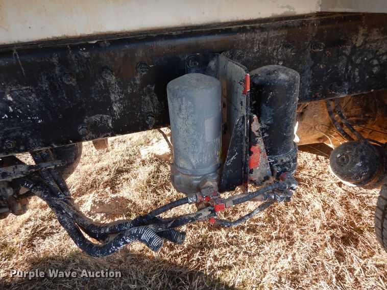 image for item DI8654 2001 Peterbilt 357  water truck