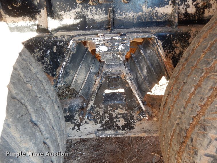 image for item DI8654 2001 Peterbilt 357  water truck