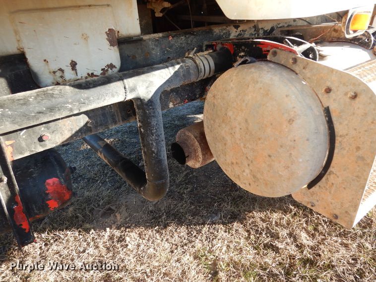 image for item DI8654 2001 Peterbilt 357  water truck