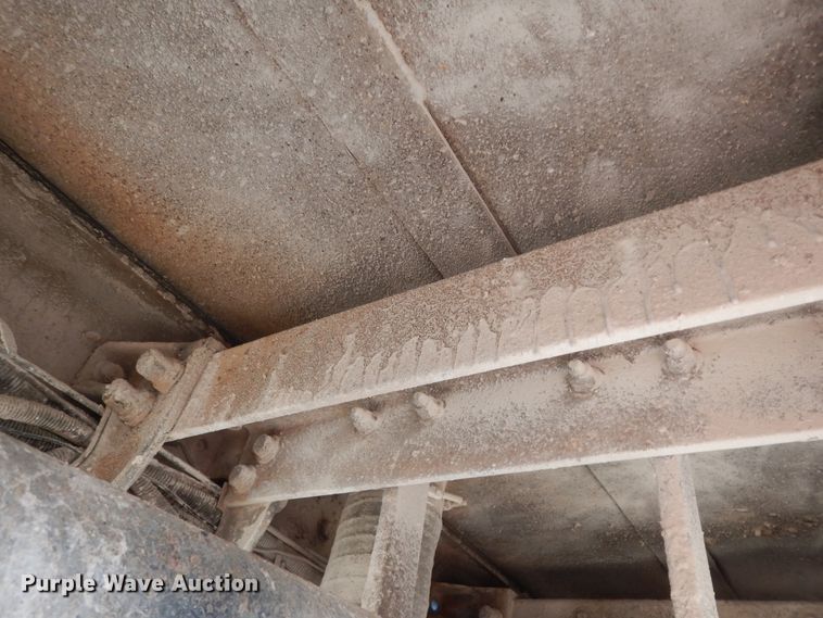 image for item DI8654 2001 Peterbilt 357  water truck