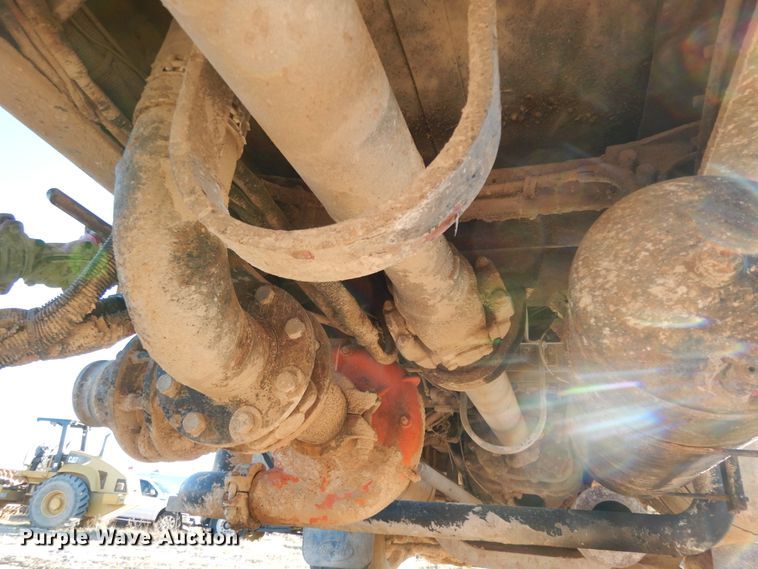 image for item DI8654 2001 Peterbilt 357  water truck