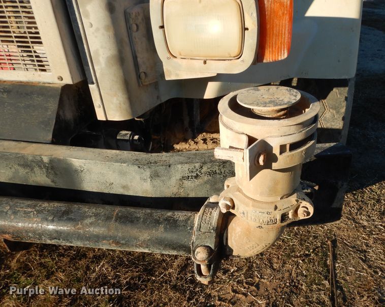 image for item DI8654 2001 Peterbilt 357  water truck