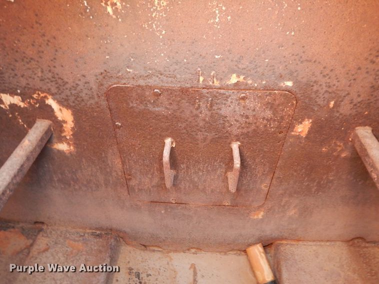 image for item DI8654 2001 Peterbilt 357  water truck