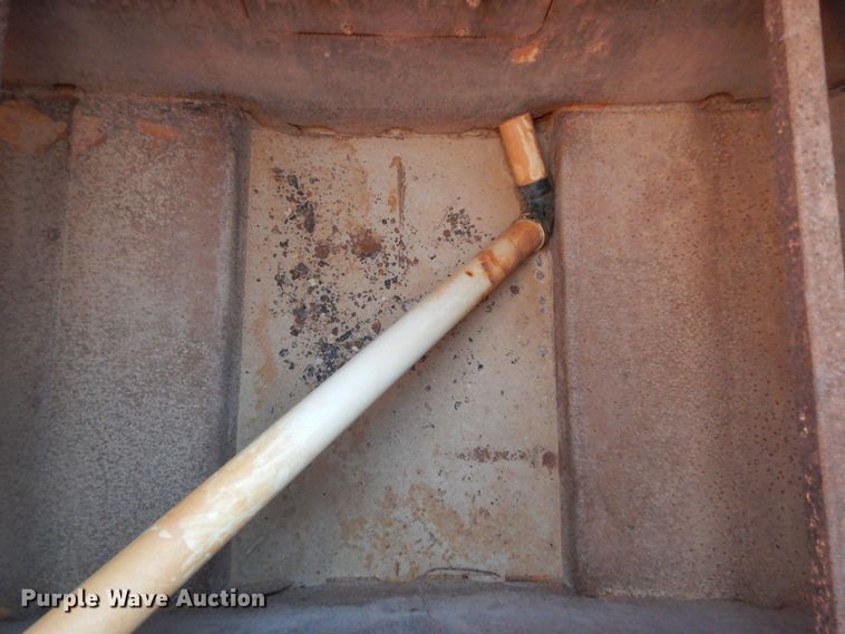 image for item DI8654 2001 Peterbilt 357  water truck