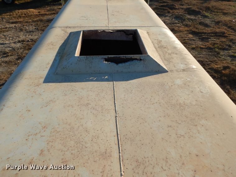 image for item DI8654 2001 Peterbilt 357  water truck