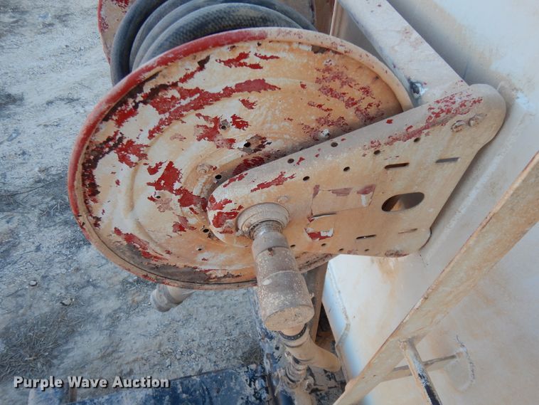 image for item DI8654 2001 Peterbilt 357  water truck