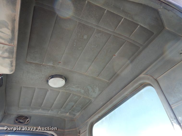 image for item DI8654 2001 Peterbilt 357  water truck