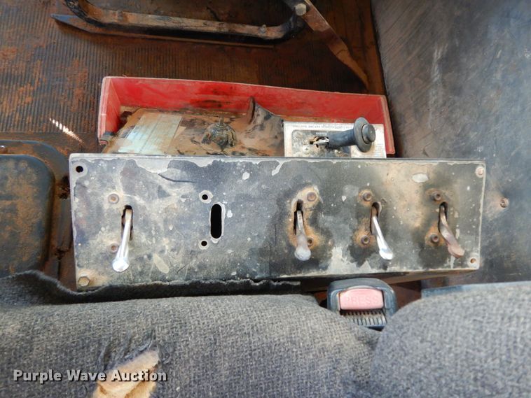 image for item DI8654 2001 Peterbilt 357  water truck