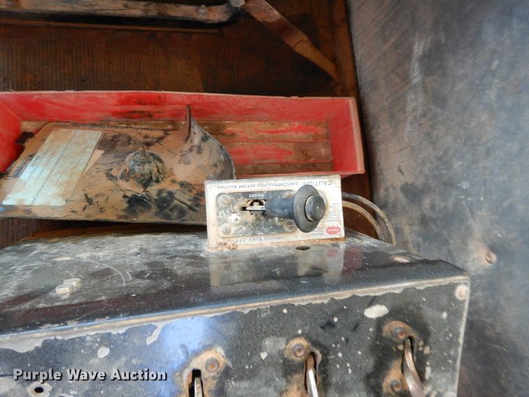 image for item DI8654 2001 Peterbilt 357  water truck