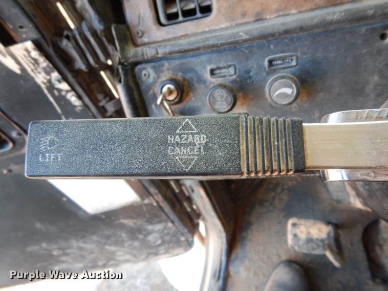 image for item DI8654 2001 Peterbilt 357  water truck