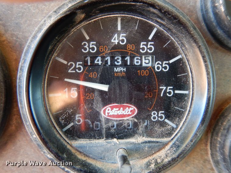 image for item DI8654 2001 Peterbilt 357  water truck