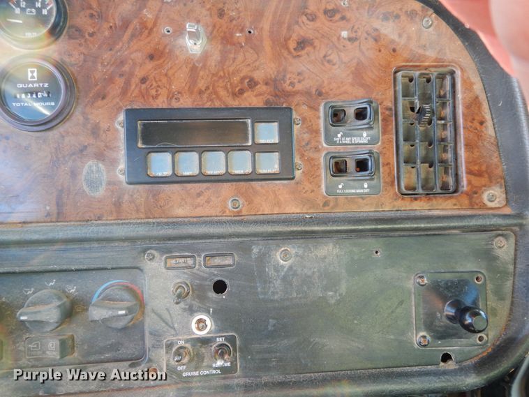 image for item DI8654 2001 Peterbilt 357  water truck