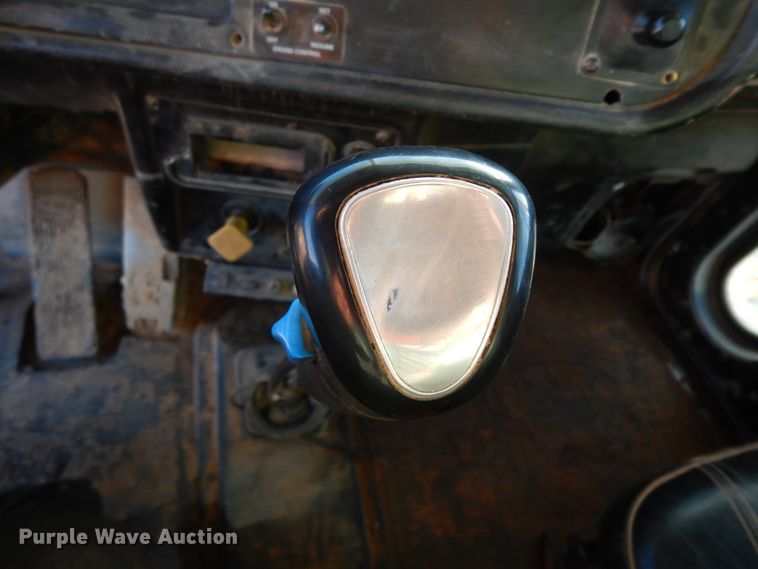 image for item DI8654 2001 Peterbilt 357  water truck