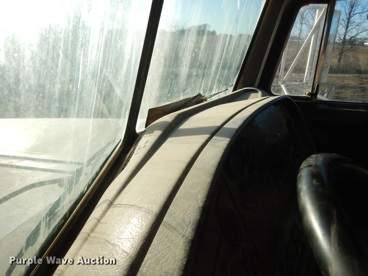 image for item DI8654 2001 Peterbilt 357  water truck