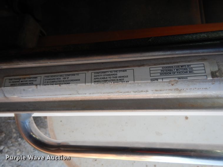 image for item DI8654 2001 Peterbilt 357  water truck