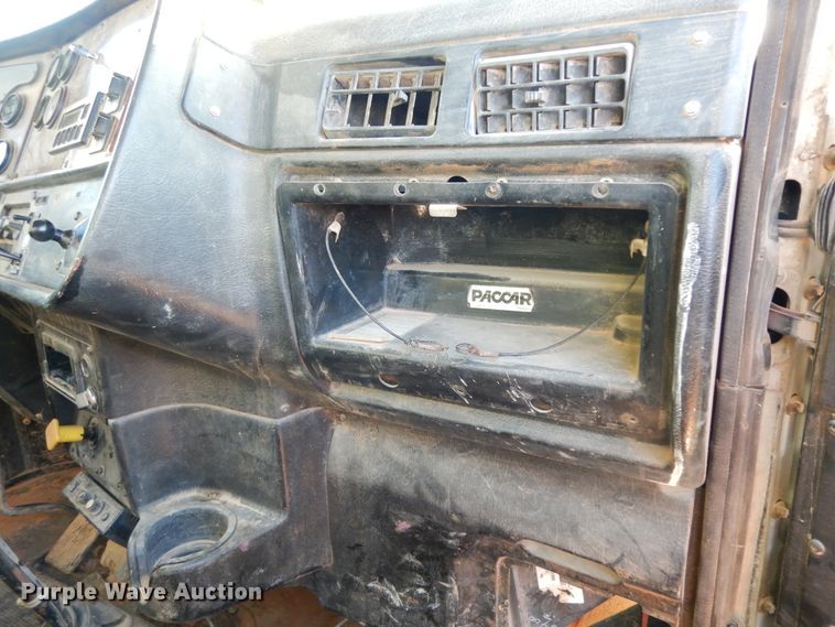 image for item DI8654 2001 Peterbilt 357  water truck