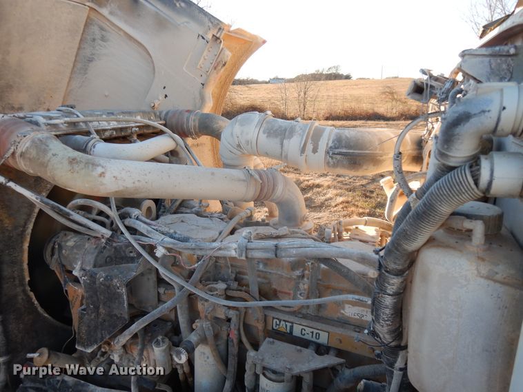 image for item DI8654 2001 Peterbilt 357  water truck