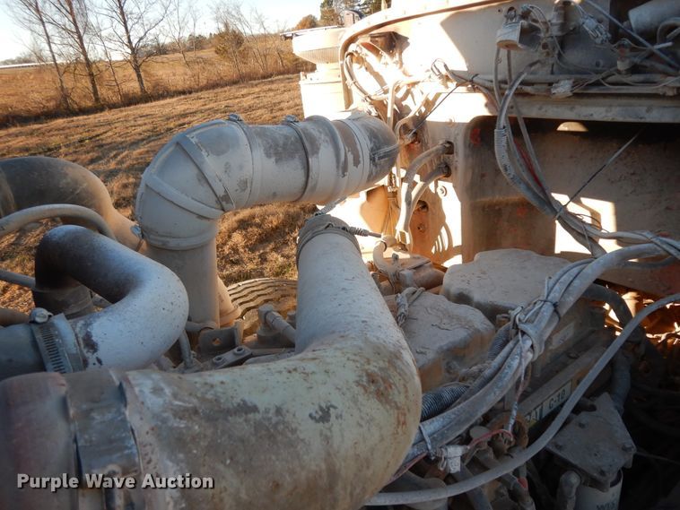 image for item DI8654 2001 Peterbilt 357  water truck