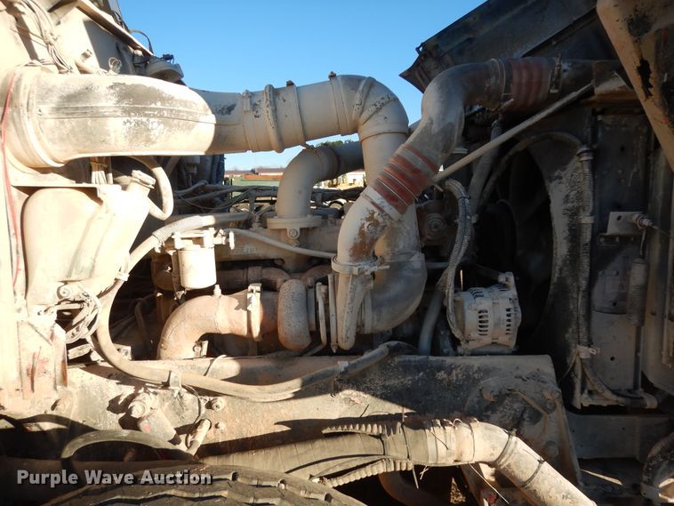 image for item DI8654 2001 Peterbilt 357  water truck