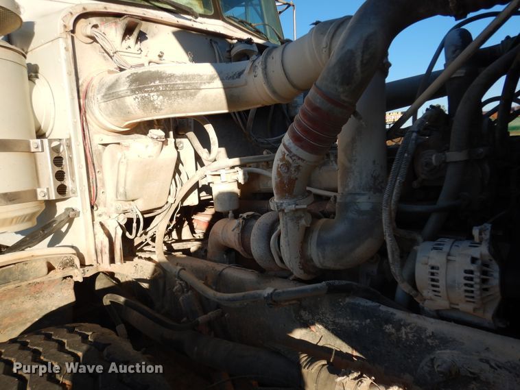 image for item DI8654 2001 Peterbilt 357  water truck