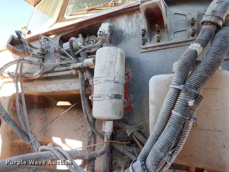 image for item DI8654 2001 Peterbilt 357  water truck