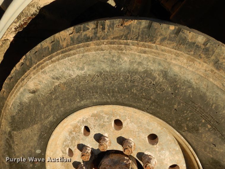 image for item DI8654 2001 Peterbilt 357  water truck