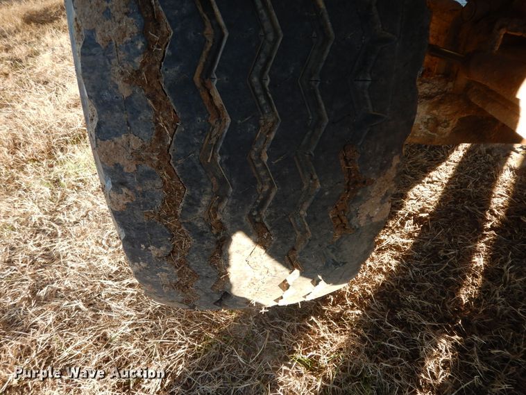 image for item DI8654 2001 Peterbilt 357  water truck