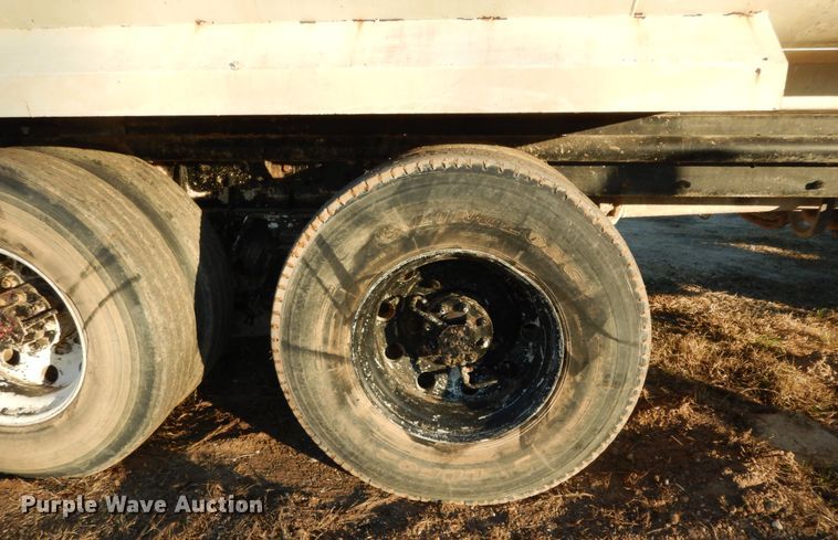 image for item DI8654 2001 Peterbilt 357  water truck