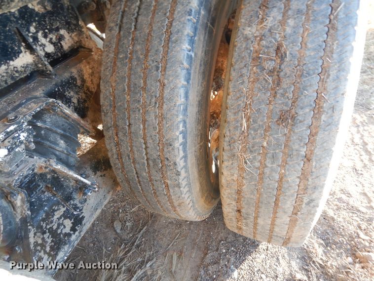 image for item DI8654 2001 Peterbilt 357  water truck