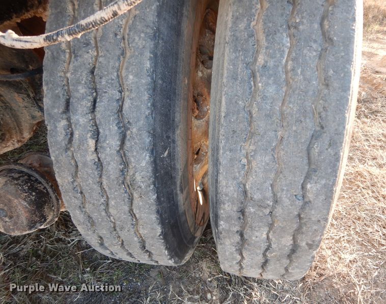 image for item DI8654 2001 Peterbilt 357  water truck