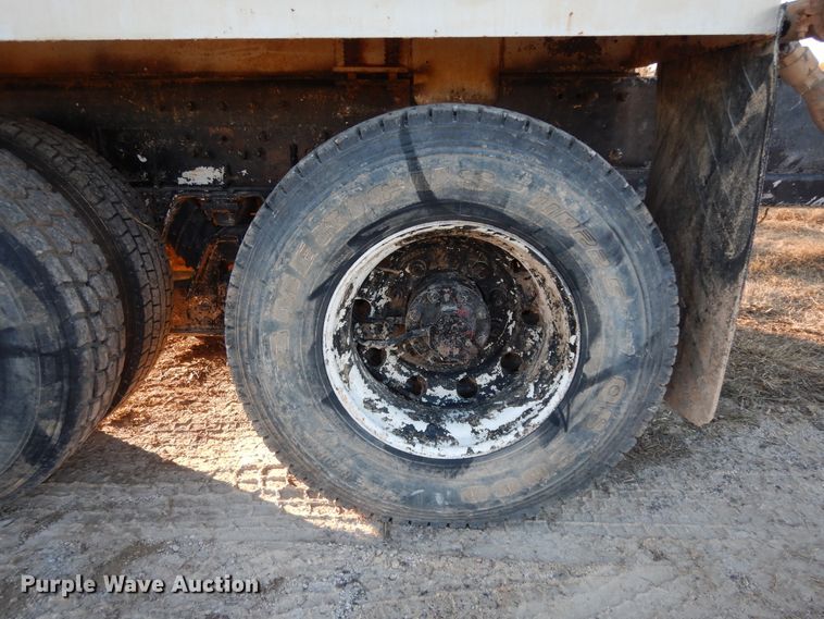 image for item DI8654 2001 Peterbilt 357  water truck