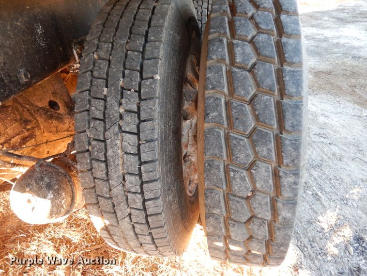 image for item DI8654 2001 Peterbilt 357  water truck