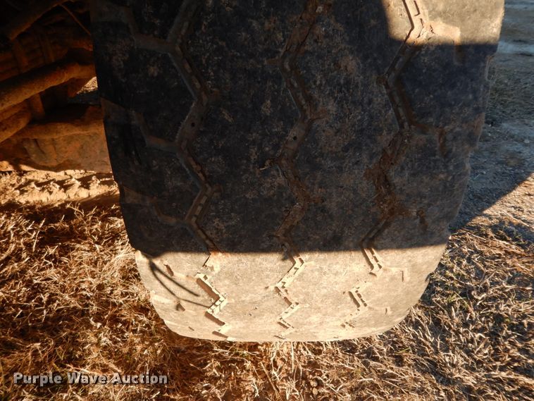 image for item DI8654 2001 Peterbilt 357  water truck