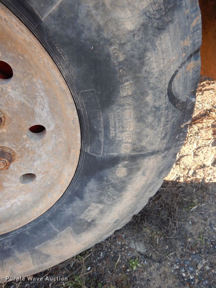 image for item DI8654 2001 Peterbilt 357  water truck