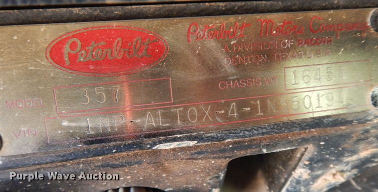 image for item DI8654 2001 Peterbilt 357  water truck