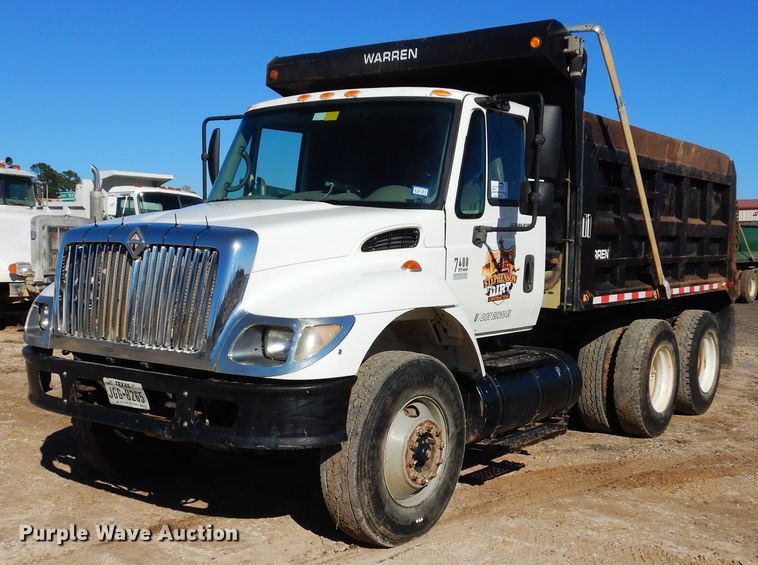 image for item DI8670 2005 International 7400  dump truck