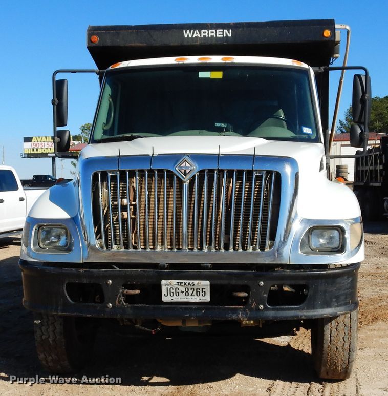 image for item DI8670 2005 International 7400  dump truck