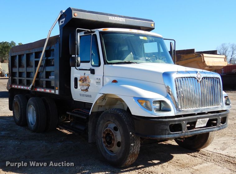 image for item DI8670 2005 International 7400  dump truck