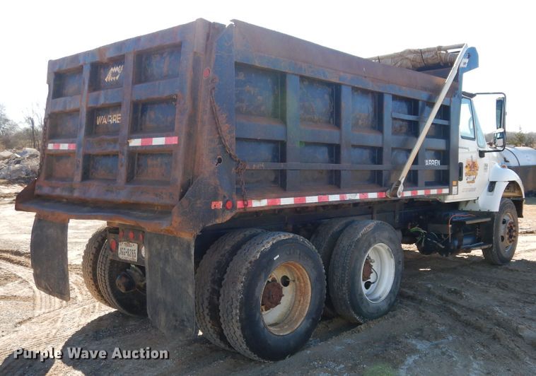image for item DI8670 2005 International 7400  dump truck