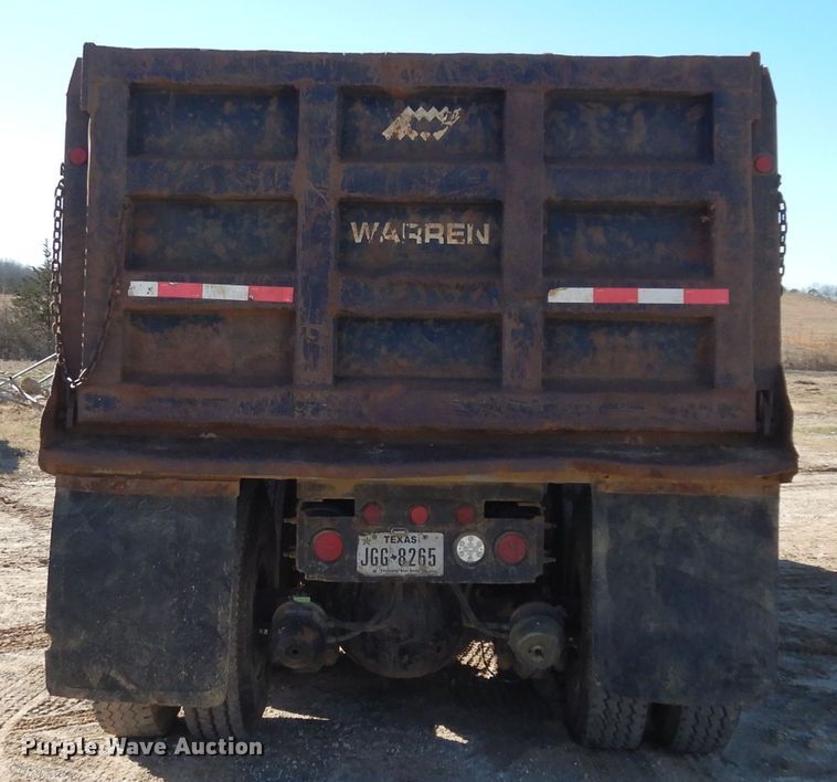 image for item DI8670 2005 International 7400  dump truck