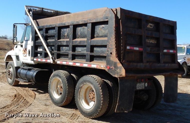 image for item DI8670 2005 International 7400  dump truck