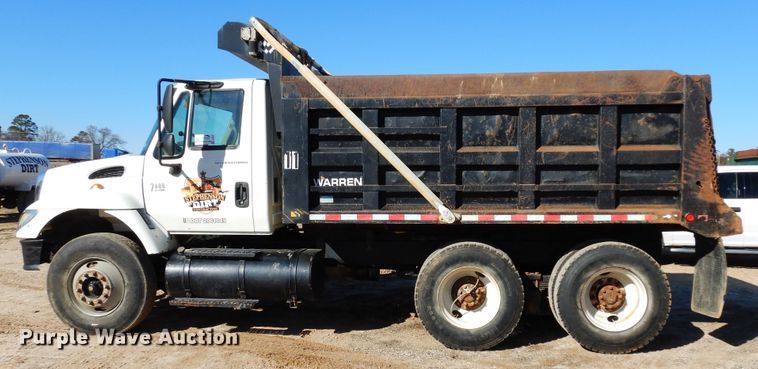 image for item DI8670 2005 International 7400  dump truck